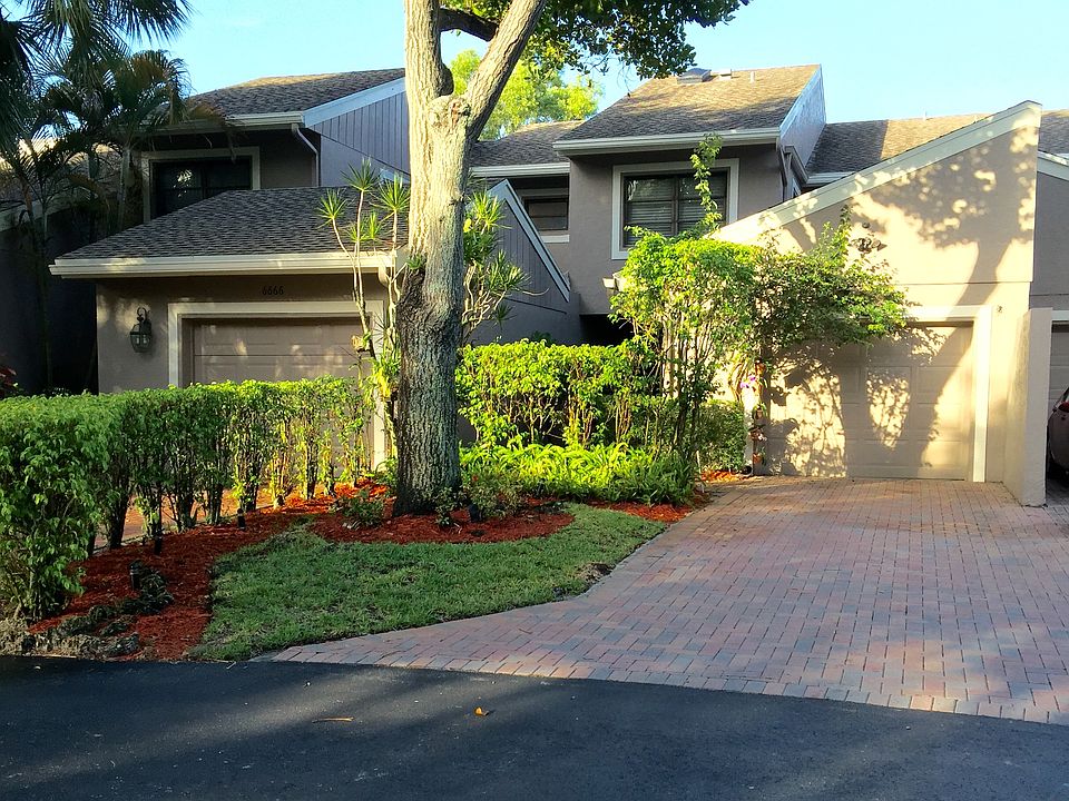 2nd image of 6668 Thornhill Ct