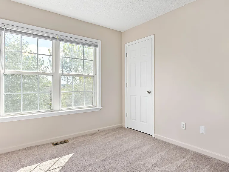 33 Courtyard Way — Photo 18