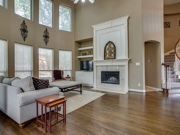 2nd image of 3732 Hillsdale Dr