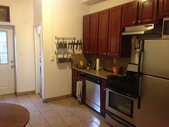 Rented by Elinor Taasa, LREB