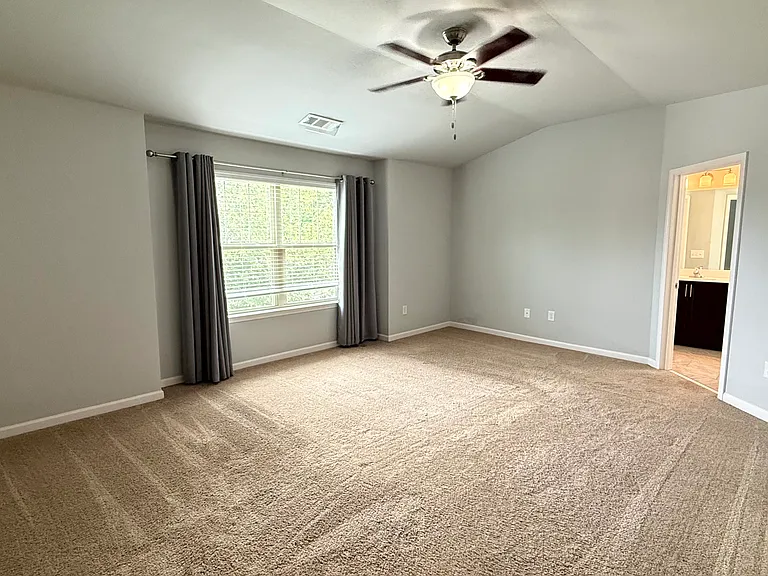 4752 Highland Ave — Photo 14