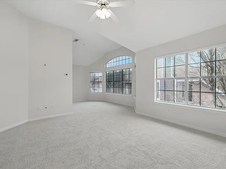 14625 Windsor Ct — Photo 37