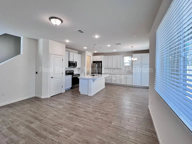 6596 E Cresthaven Dr — Photo 4