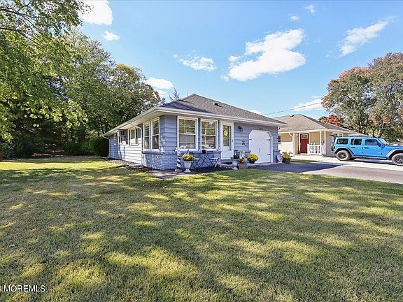 2nd image of 2204 Mount Carmel Boulevard