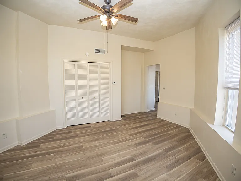 901 Jackson St E — Photo 11
