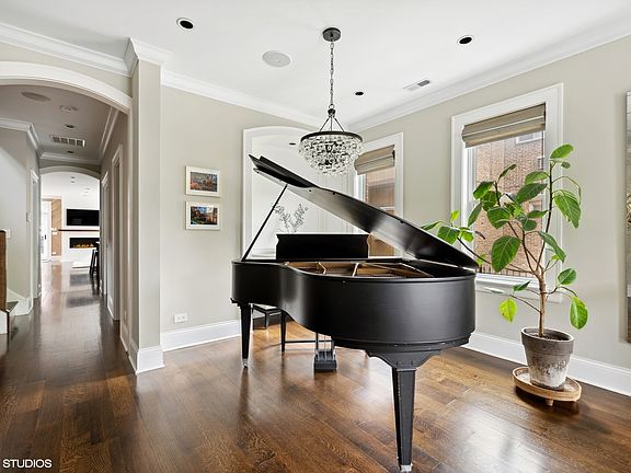 4th image of 1821 N Larrabee St #1