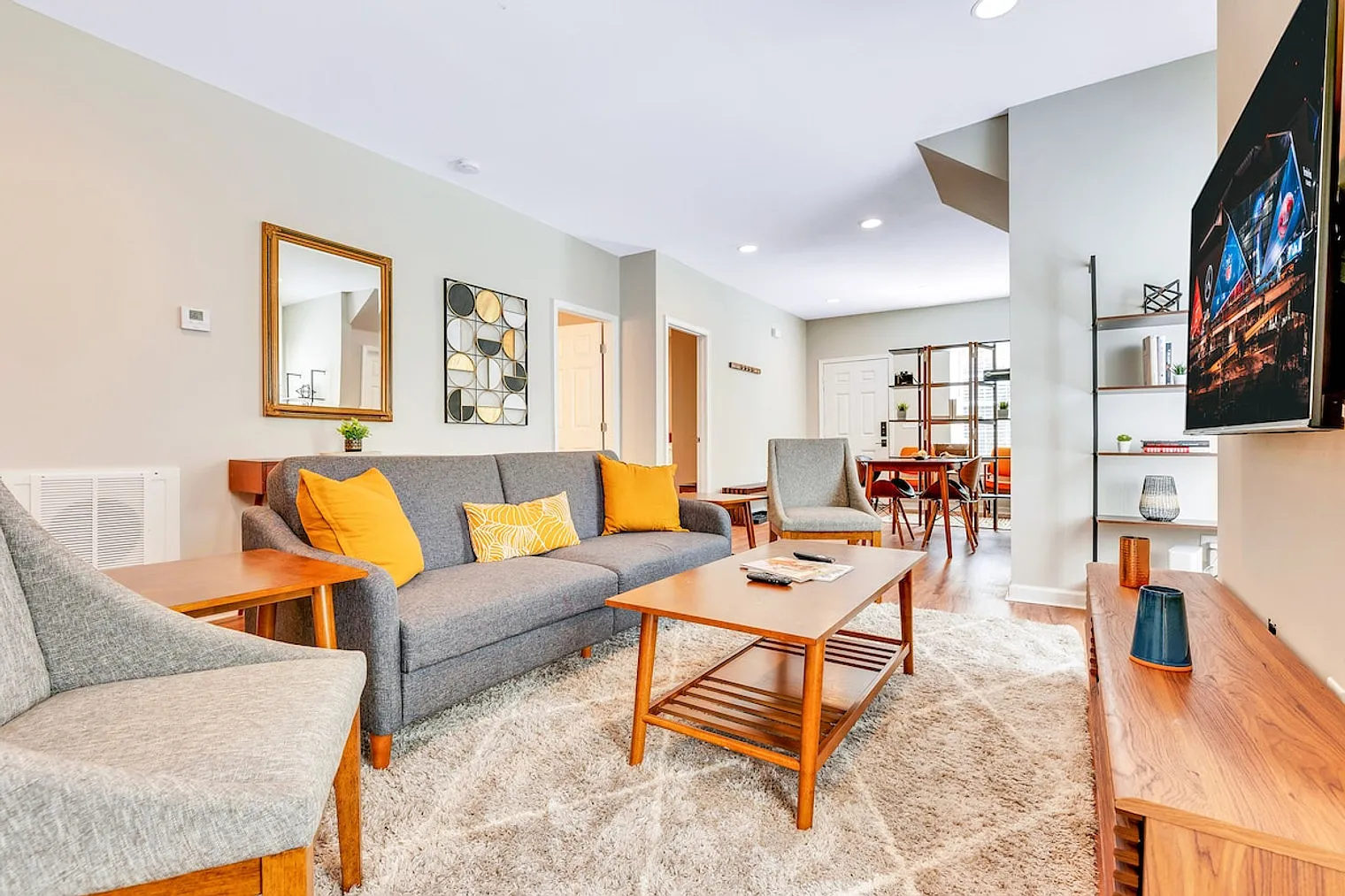 3 bed, 2.0 bath, $5,499 — Photo 3