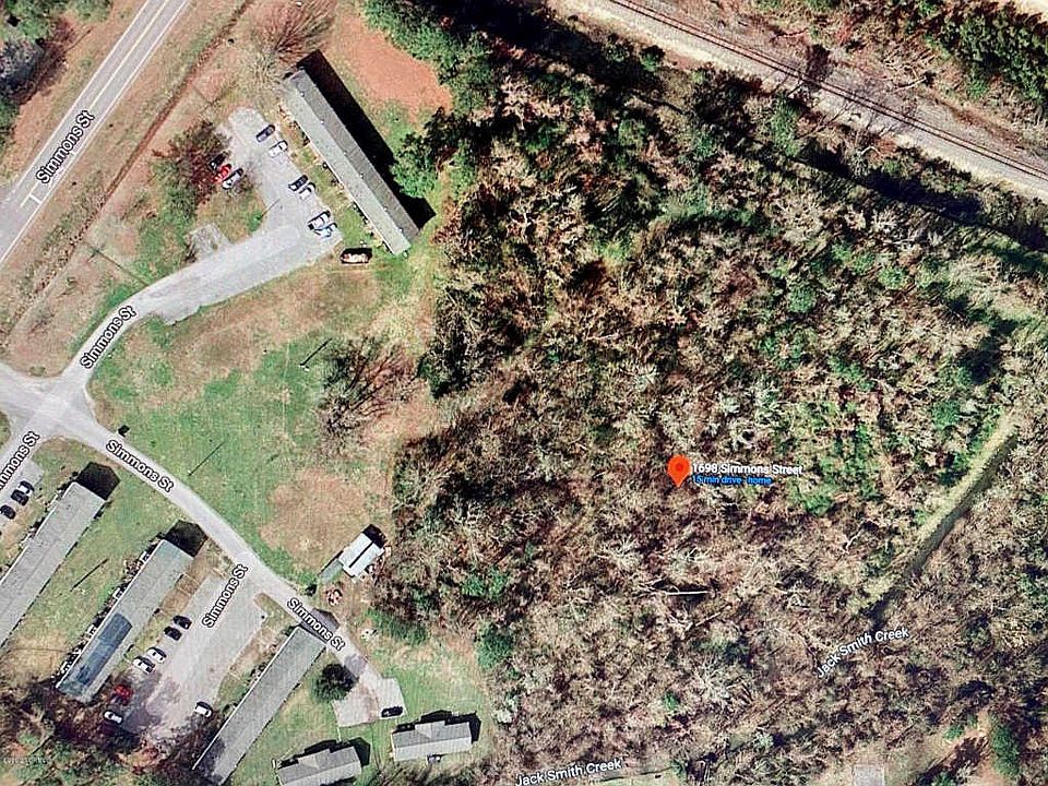 1st image of 1698 Simmons St