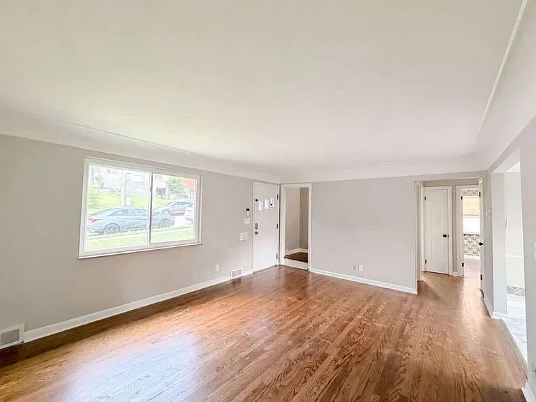 462 Ballyclare Ter — Photo 11