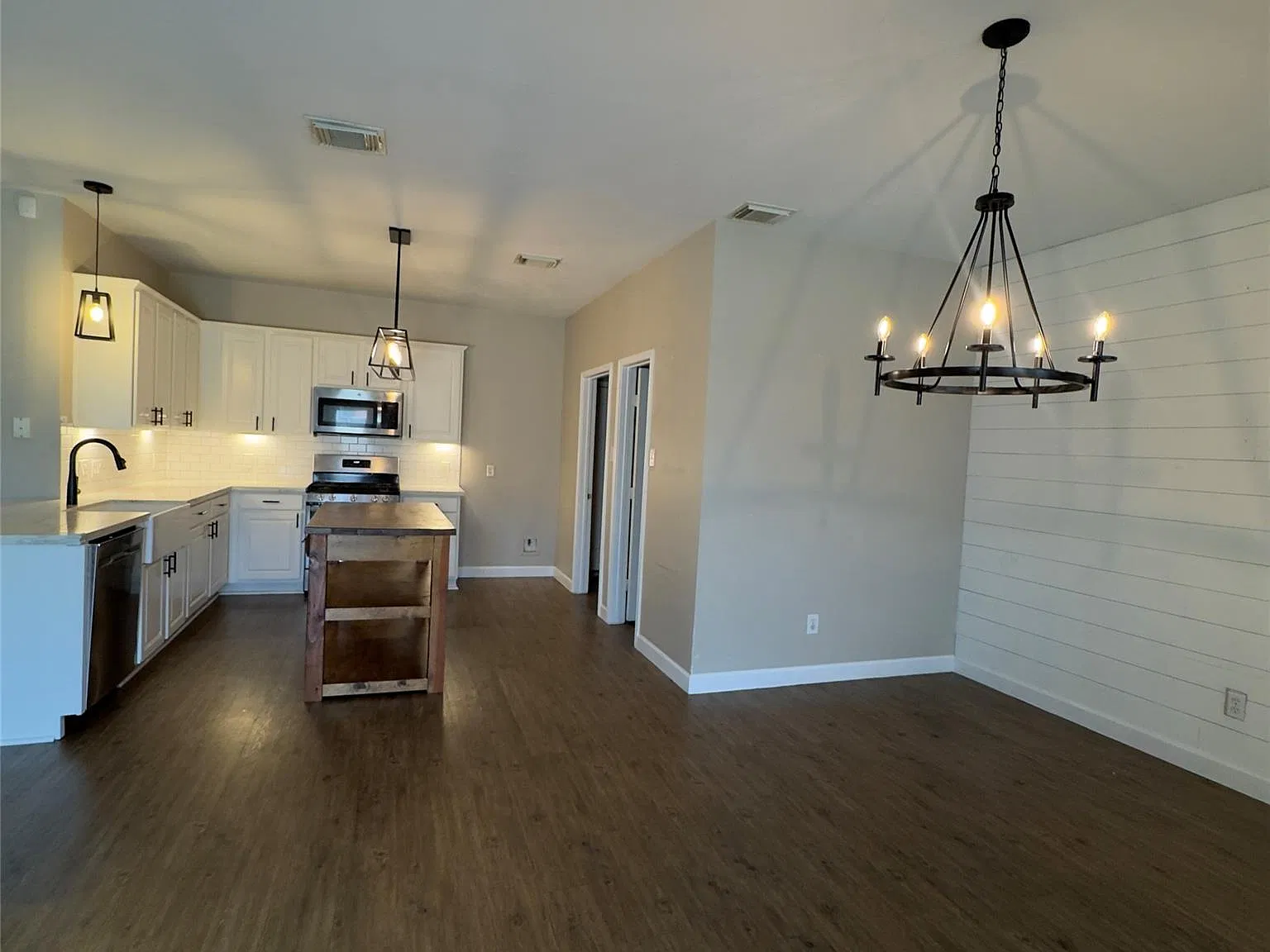 4 bed, 2.5 bath, 2864 sqft, $3,100 — Photo 4