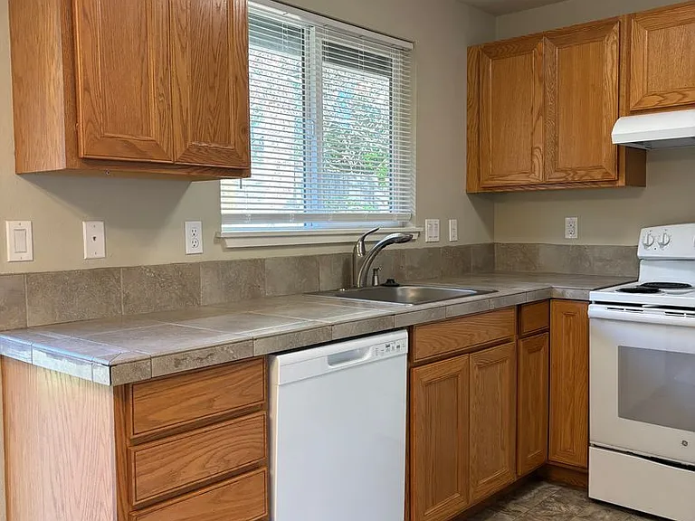 10545 SW Tranquil Way — Photo 9