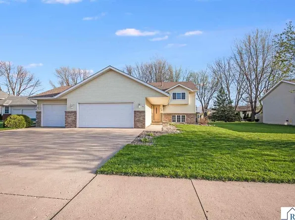 18 La Mar Ct, North Mankato, MN 56003