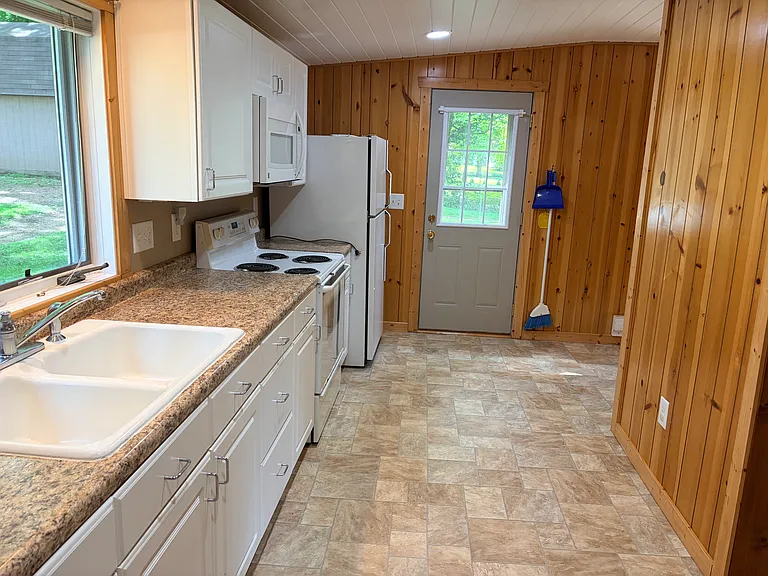 2929 Westedge Blvd — Photo 9