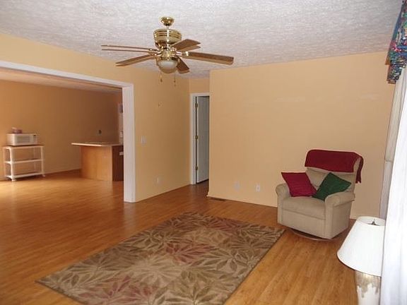 4th image of 219 Grandview Dr
