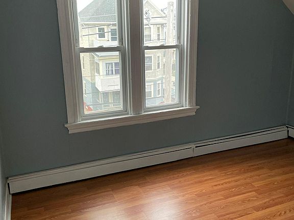 4th image of 195 Admiral St #3