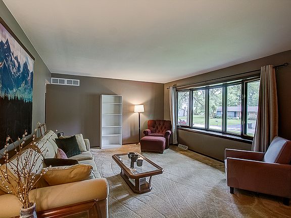 4th image of 6634 Forest Park Dr