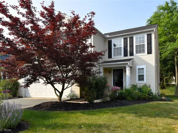 624 Canterbury Ln, Northfield, OH 44067