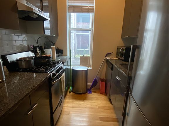 4th image of 225 E 14th St APT 4b