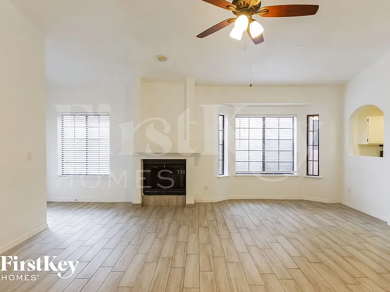 1622 E Villa Theresa Dr — Photo 5