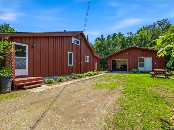 18 Pleasant Ave, Stanley, NB E6B 2K3