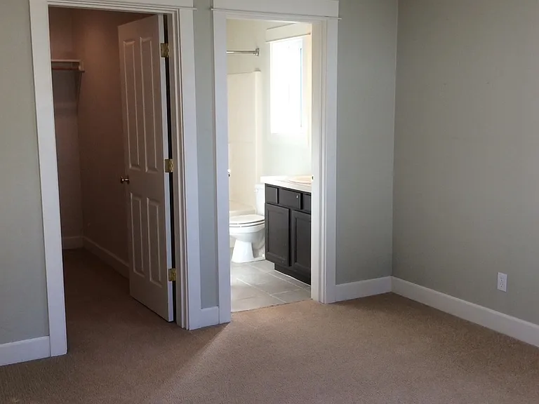 1511 Burrows Ct — Photo 17