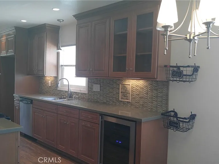 201 E Locust Ave — Photo 6
