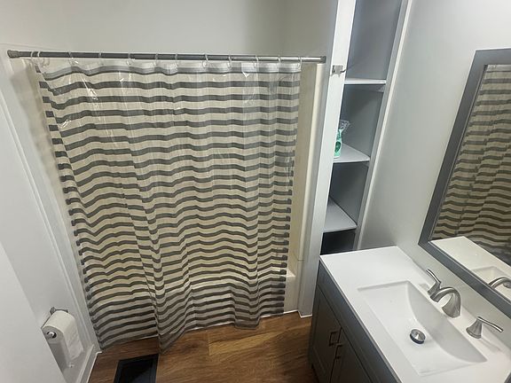 4th image of 108 S Whitley St