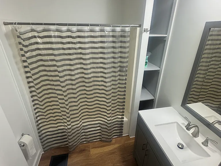 108 S Whitley St — Photo 4