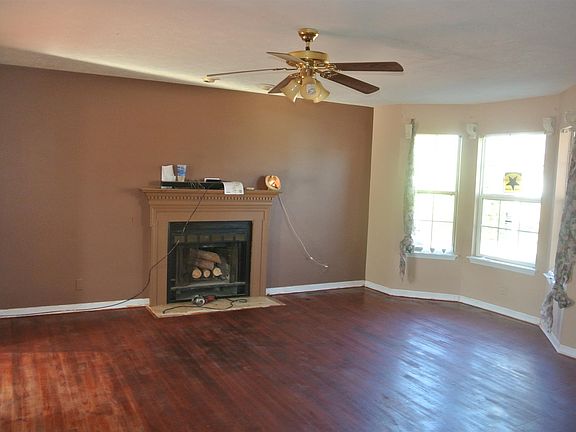 3rd image of 310 Winston Dr