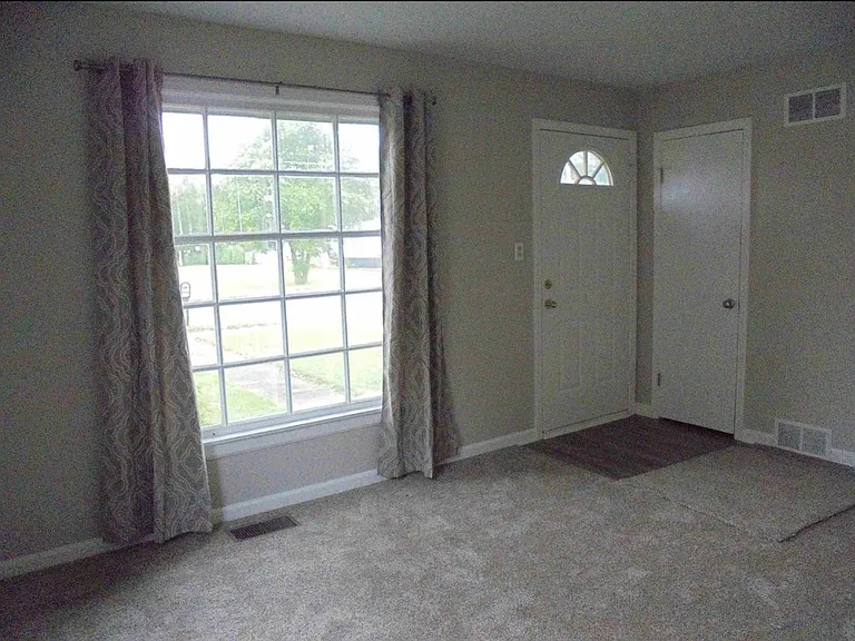 2704 S Macedonia Ave — Photo 13