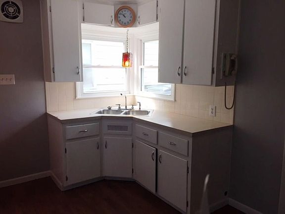 4th image of 64 Edgewood Ave