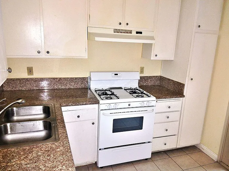 1533 S Del Mar Ave #K — Photo 14
