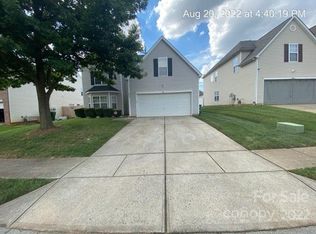 8421 Oak Dr, Charlotte, NC 28269