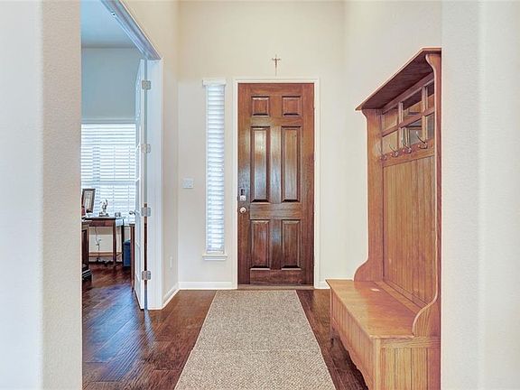4th image of 2224 Legend Hill Dr