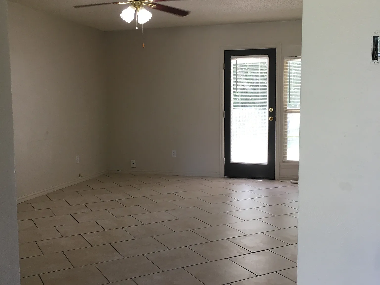 3 bed, 1.5 bath, 1209 sqft, $1,820 — Photo 1