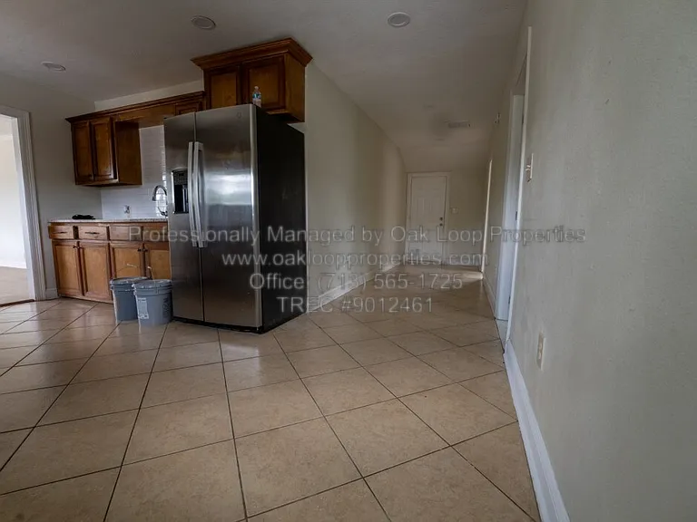 220 Armstrong St — Photo 3