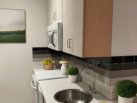 3rd image of 144 Bowdoin St APT 53