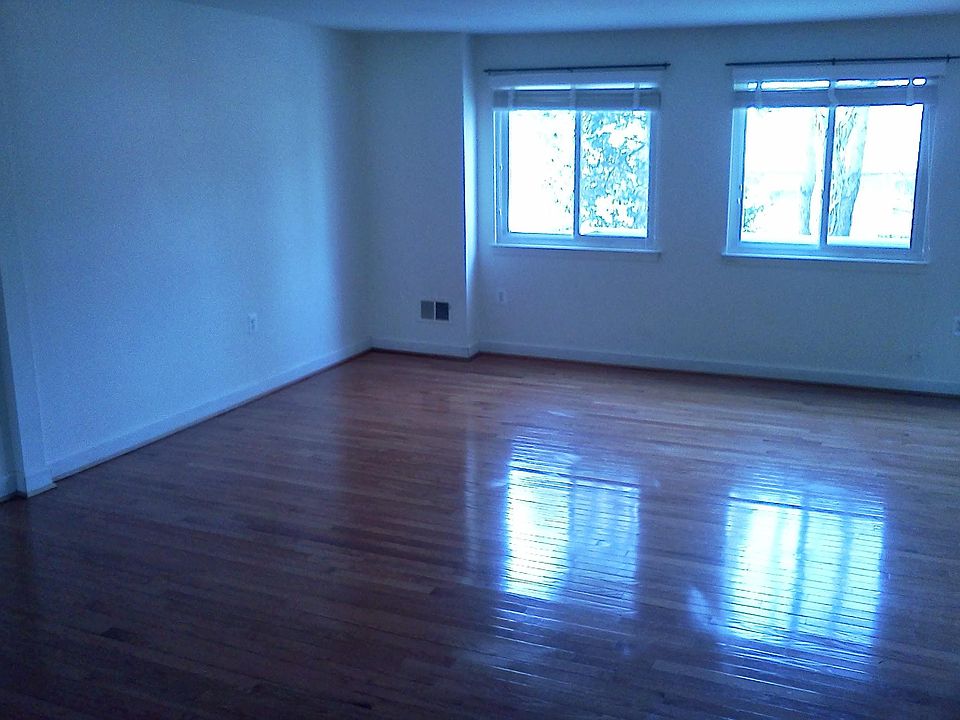 2nd image of 8072 Saint Annes Ct