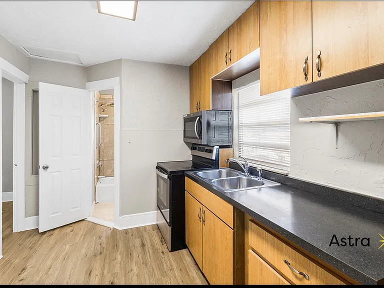 950 18th Ave S #3 — Photo 5