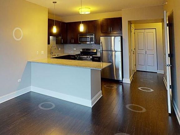 3rd image of 110 W Kinzie St Floor 4