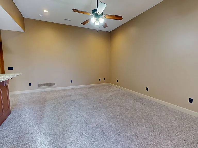 11669 Ridgeway Ct — Photo 2
