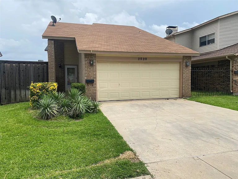 Front of house is maintained by HOA. Tenant maintains back yard.
