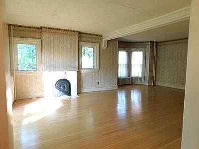 4th image of 251 W 2nd St