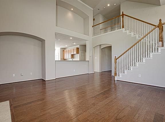 4th image of 1295 Crestcove Dr