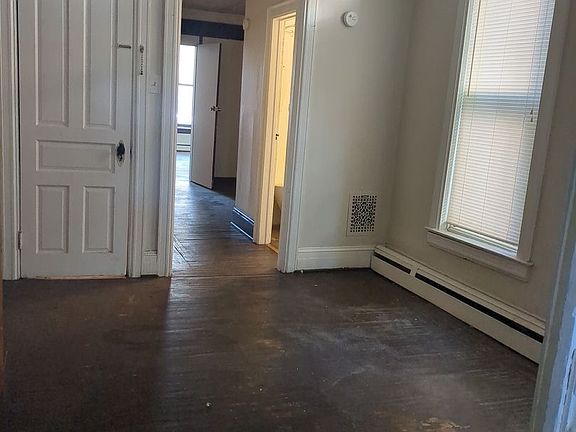 4th image of 620 W King St Unit 1
