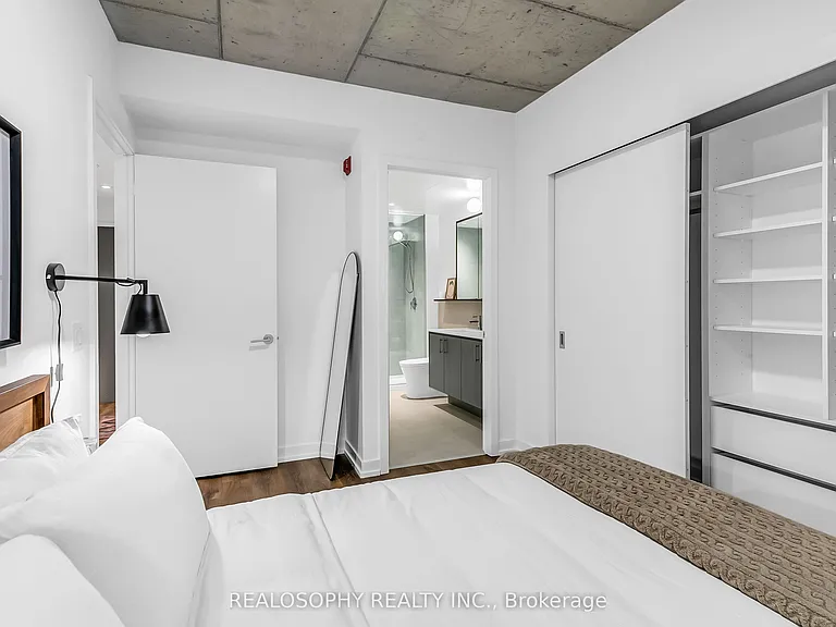 115 Larchmount Ave #210 — Photo 7