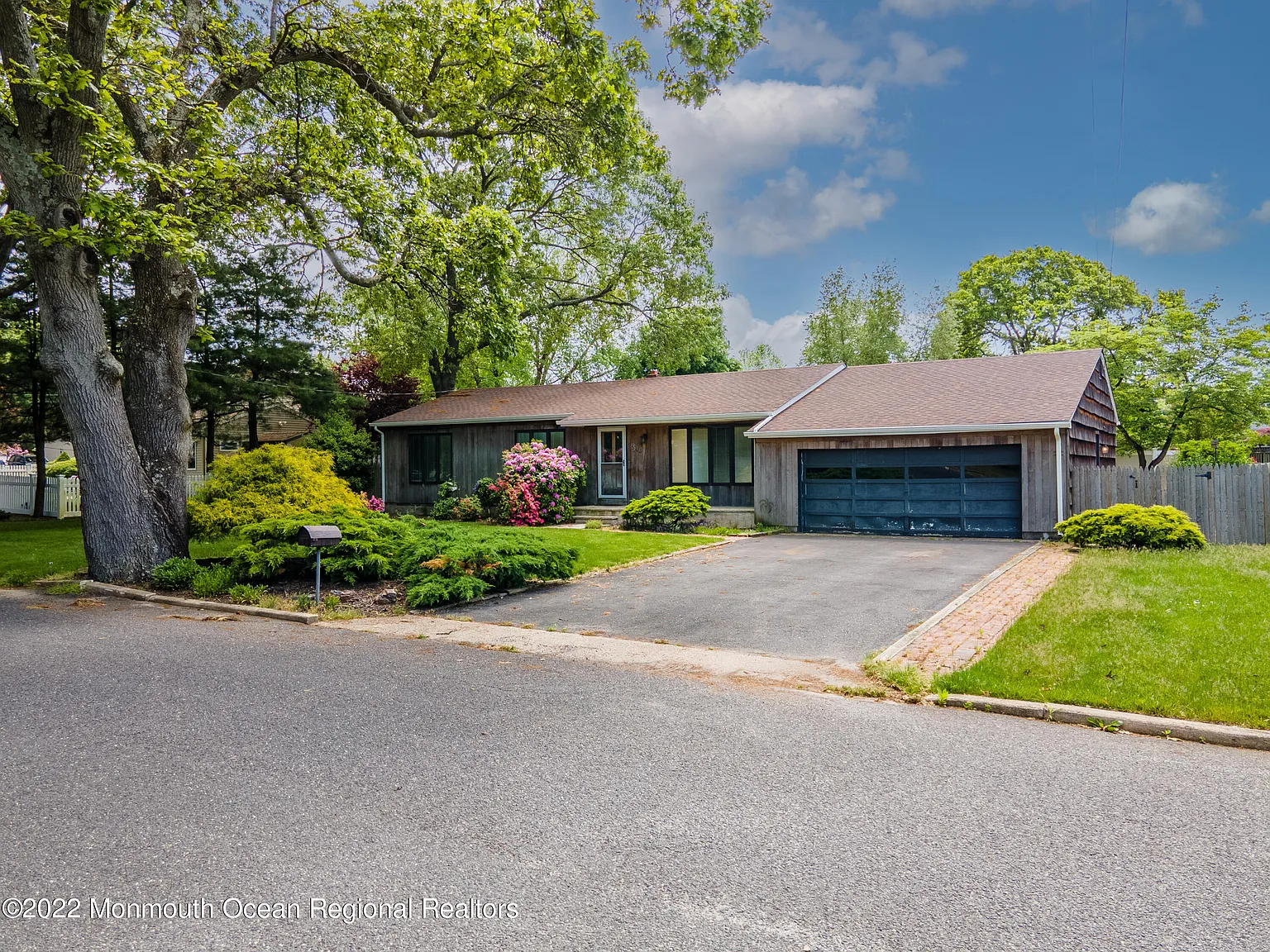 544 Trenton Avenue photo 1