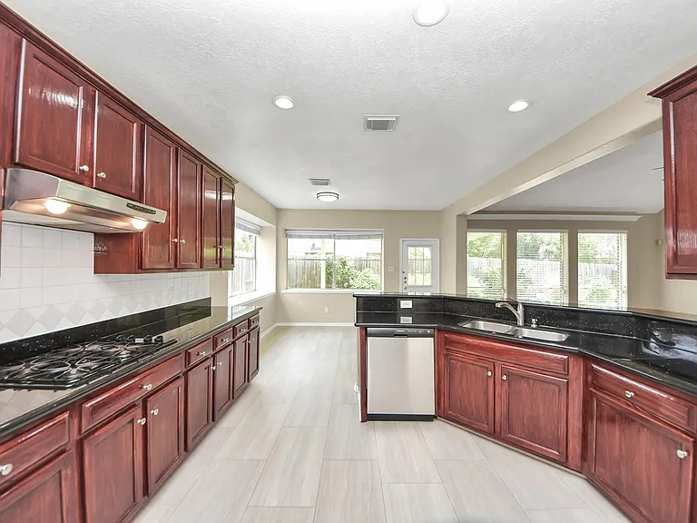 435 Leisure Dr — Photo 15