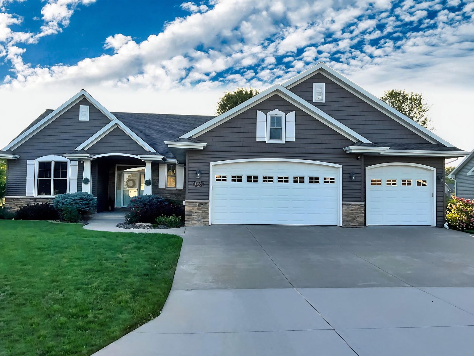 1388 Whispering Pines Ln, Neenah, WI 54956 Zillow