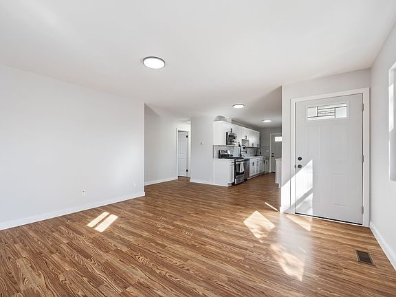 5th image of 60 Hickory Dr